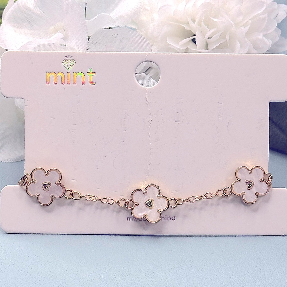 Mint Gold Tone White Flower 7-9inch Bracelet